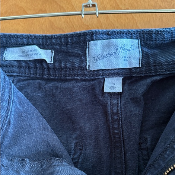 Universal Thread Black Wide Leg Jeans - Picture 3 of 4